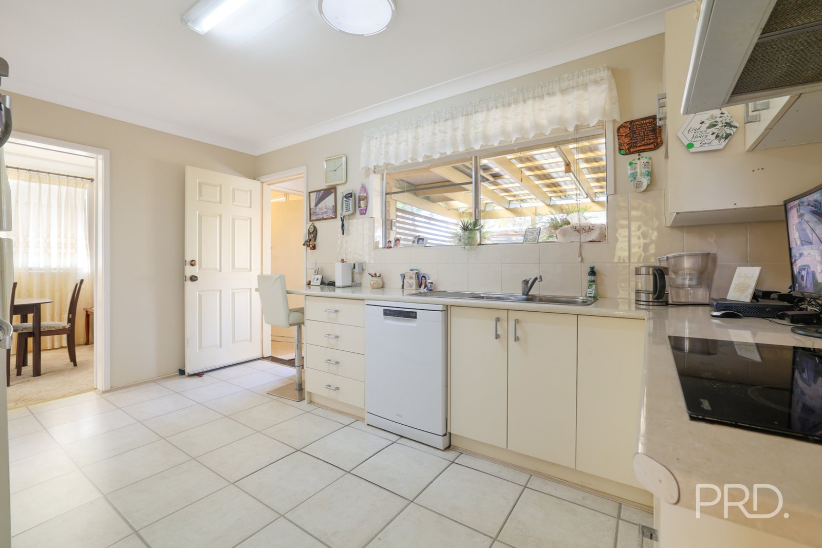 18 Coorong Street SOUTH TAMWORTH 9