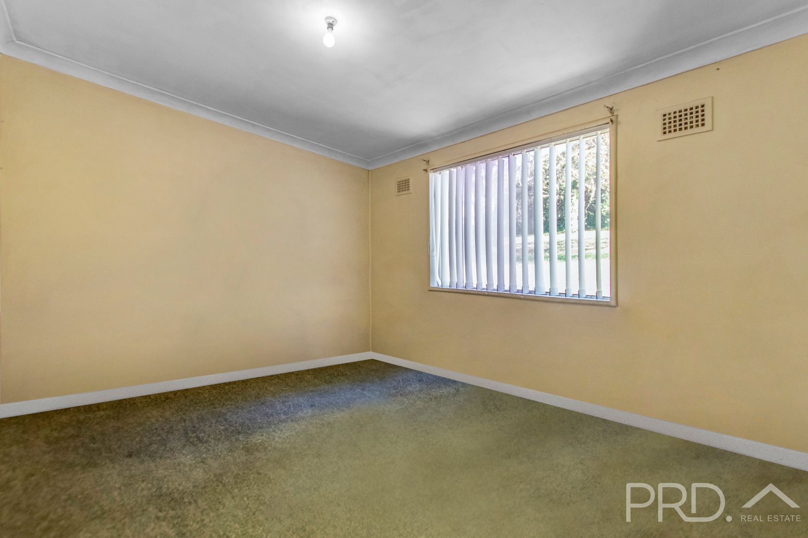 18 Corralyn Avenue BATLOW 8