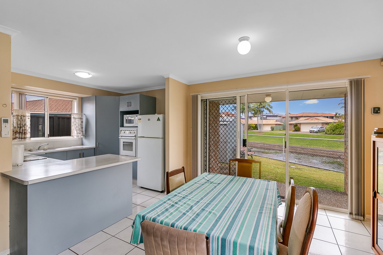 1/8 Cromer Court BANORA POINT 3