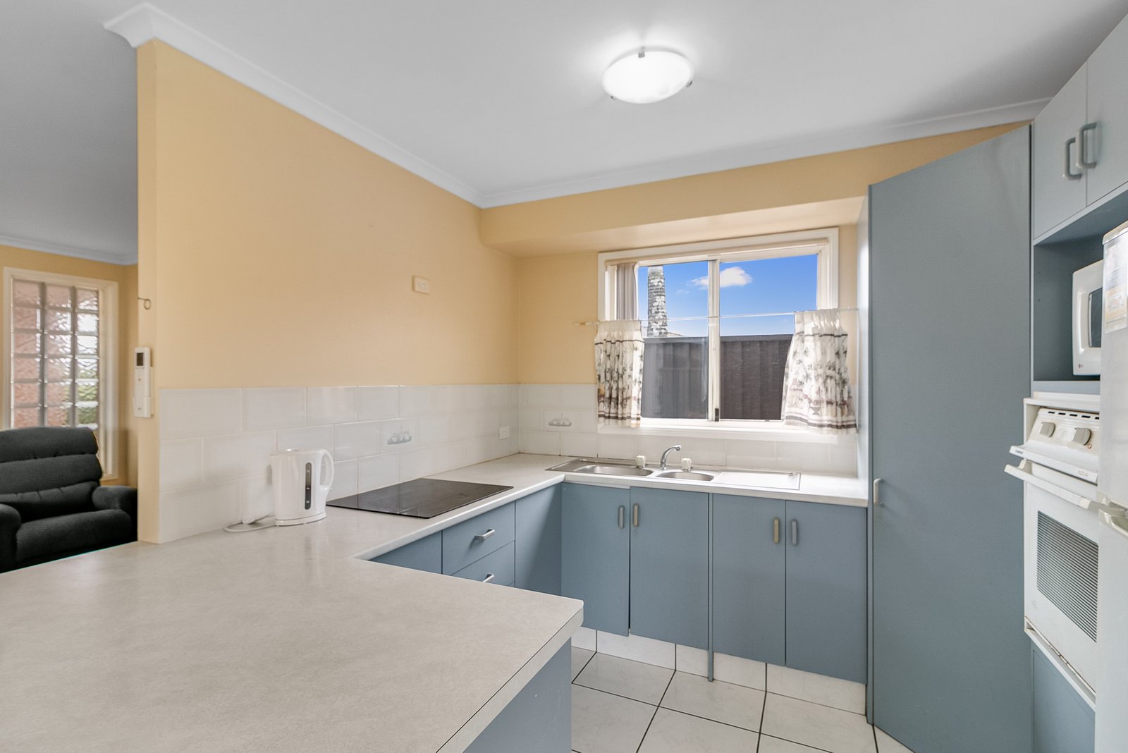 1/8 Cromer Court BANORA POINT 4