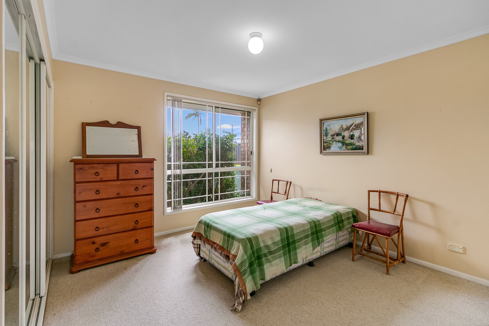 1/8 Cromer Court BANORA POINT 5
