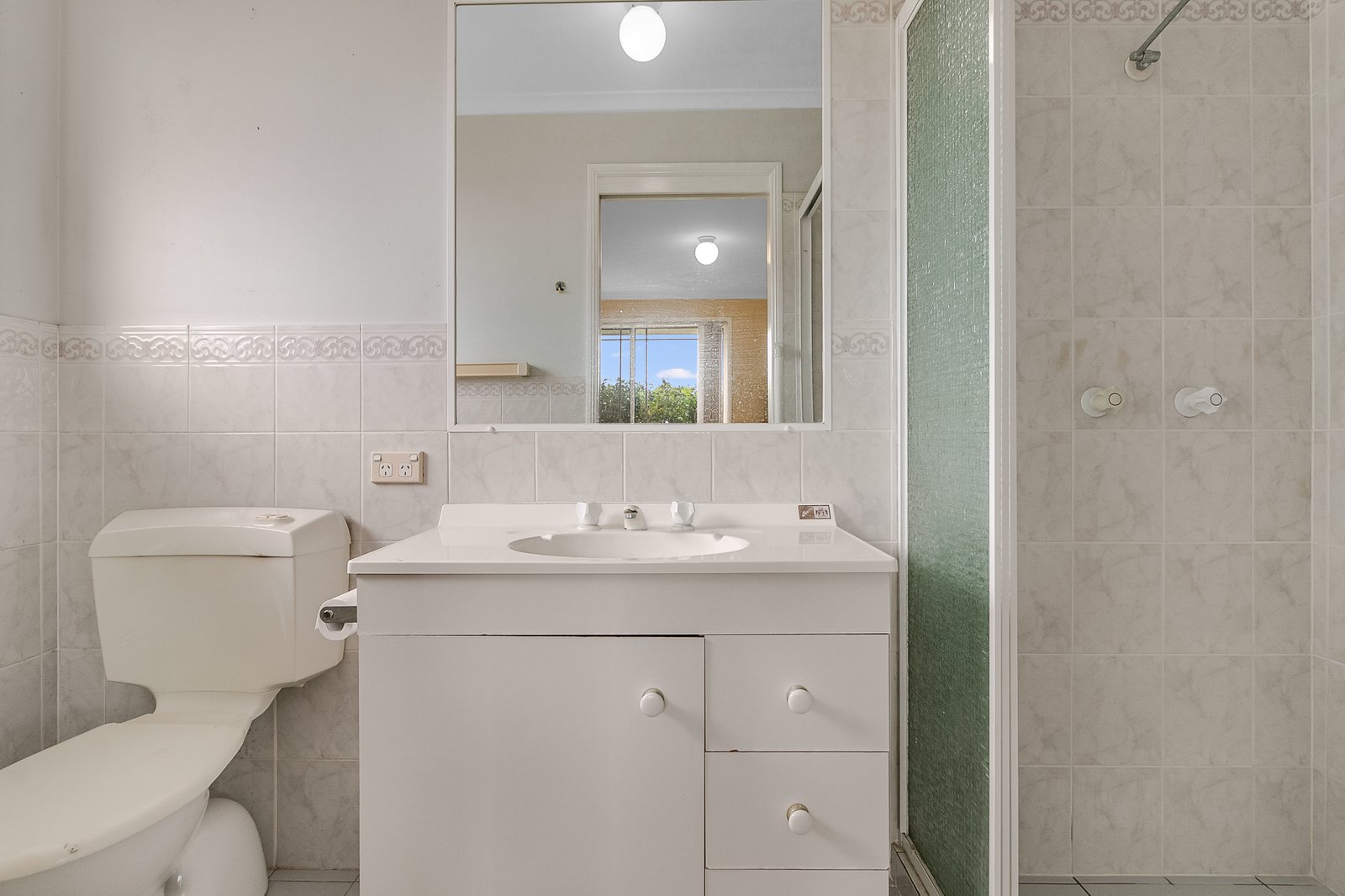 1/8 Cromer Court BANORA POINT 6