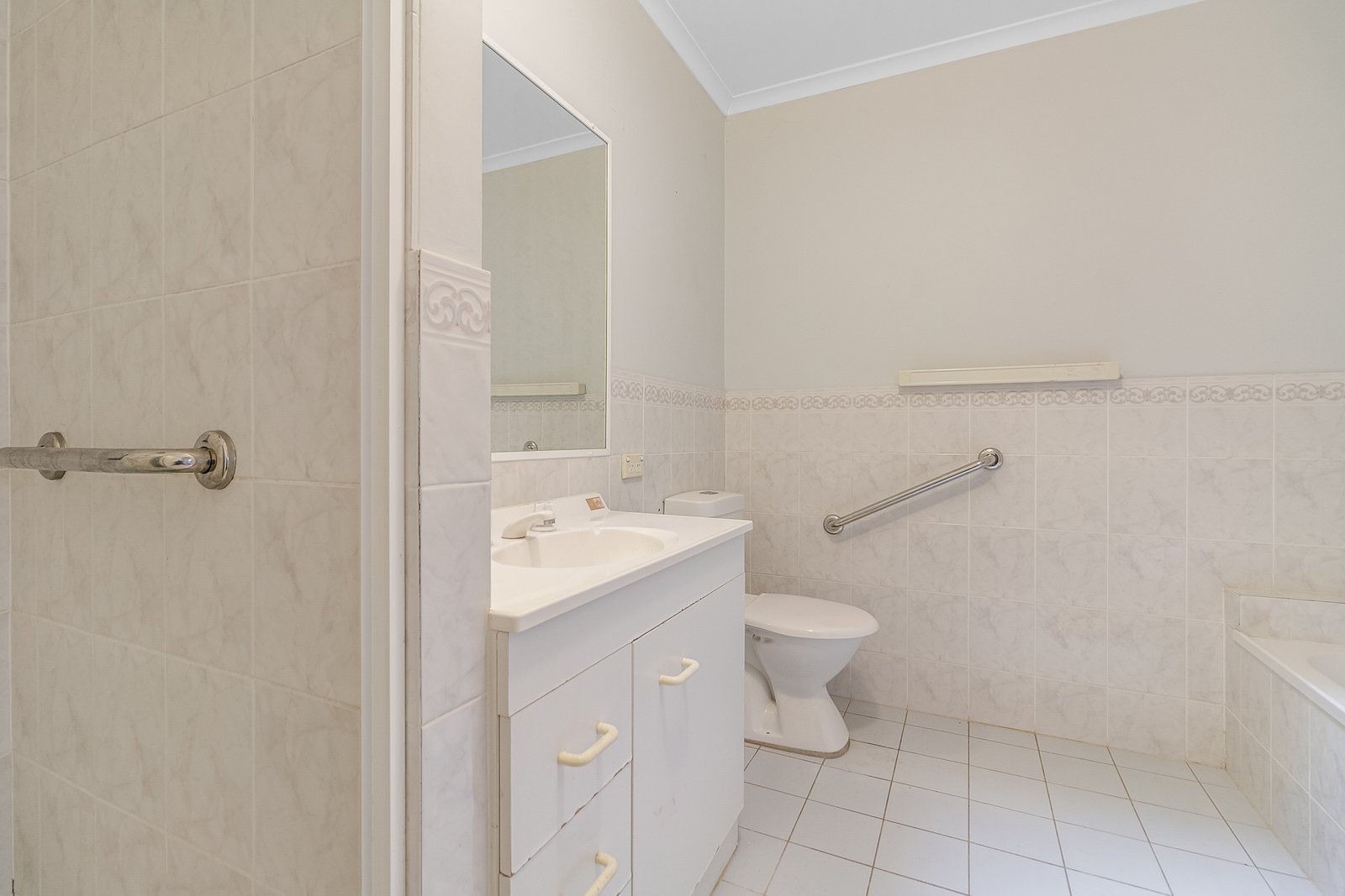 1/8 Cromer Court BANORA POINT 7