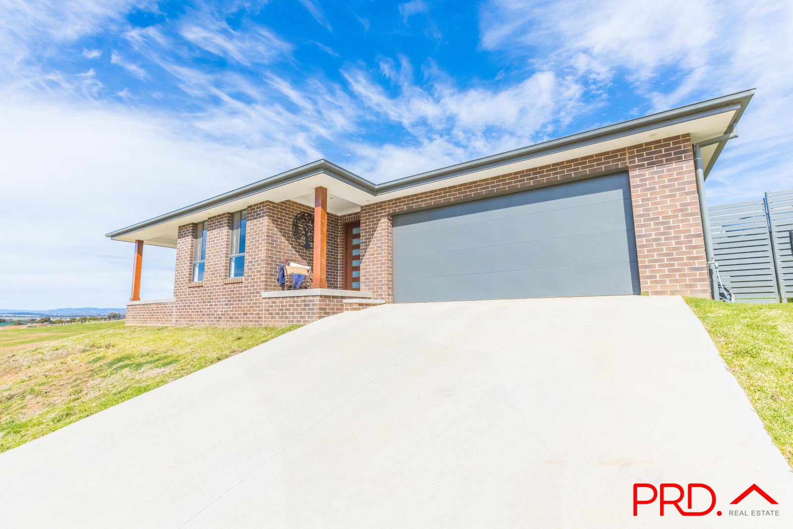18 Currawong Drive TAMWORTH 9
