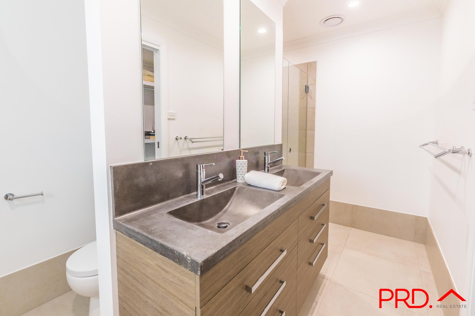 18 Currawong Drive TAMWORTH 21