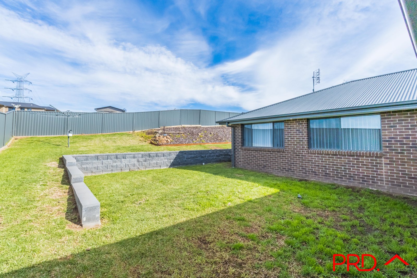 18 Currawong Drive TAMWORTH 24