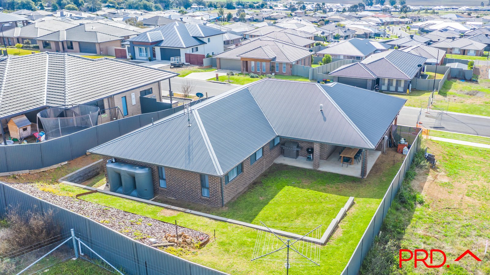 18 Currawong Drive TAMWORTH 27