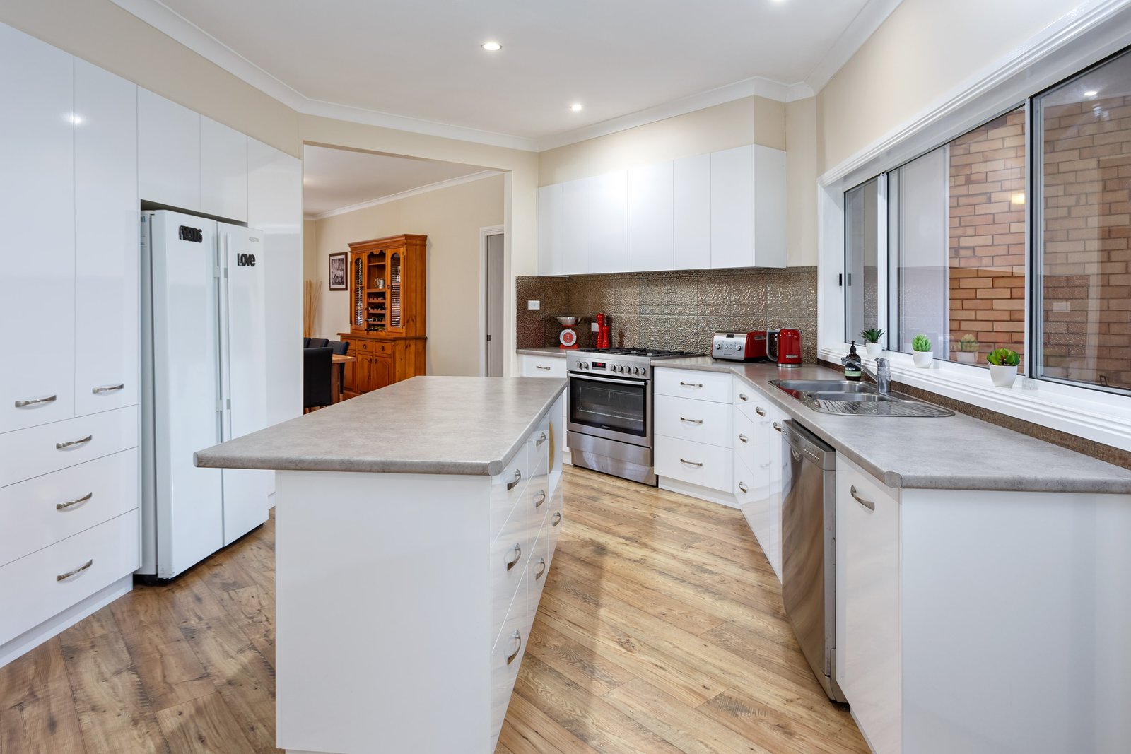 18 Dalkeith Avenue LAKE ALBERT 6