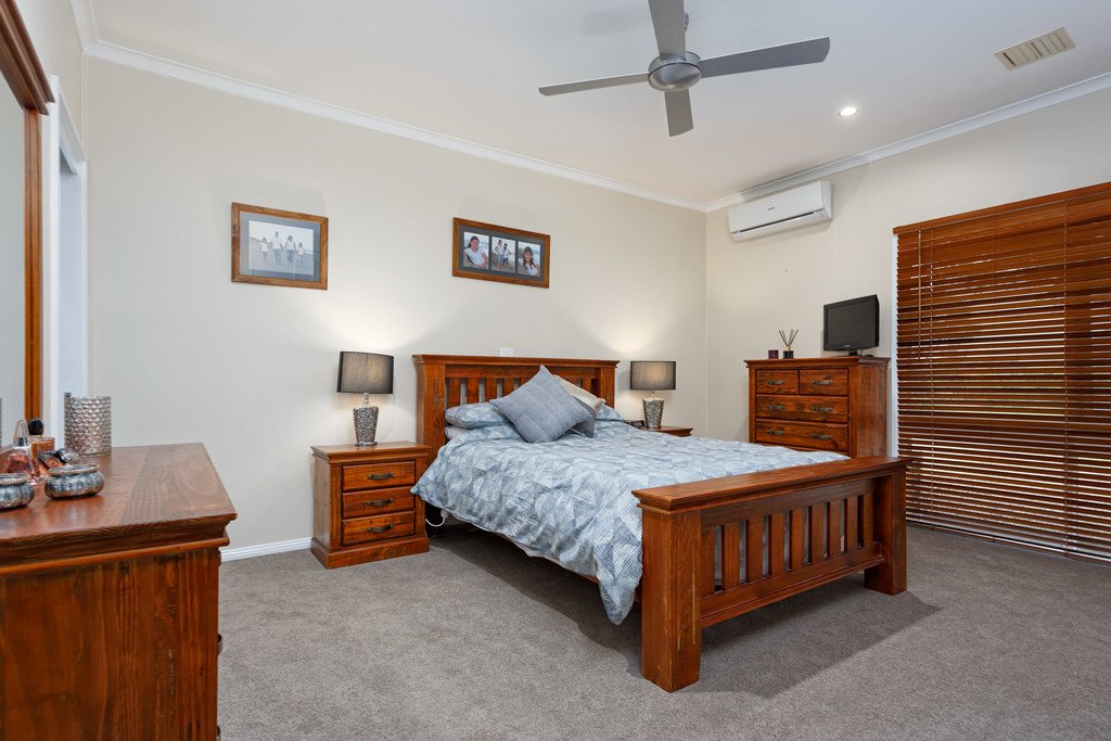 18 Dalkeith Avenue LAKE ALBERT 7