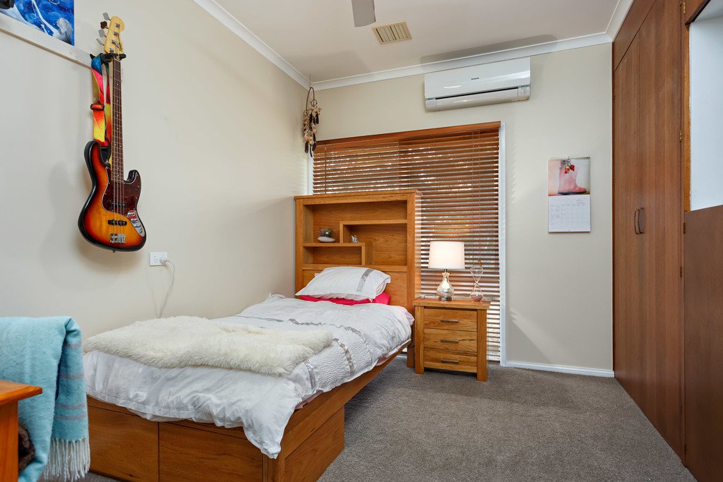 18 Dalkeith Avenue LAKE ALBERT 8