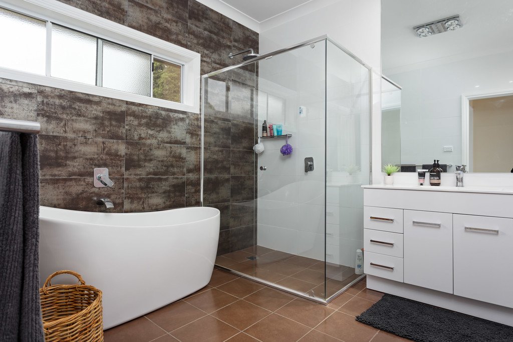 18 Dalkeith Avenue LAKE ALBERT 9