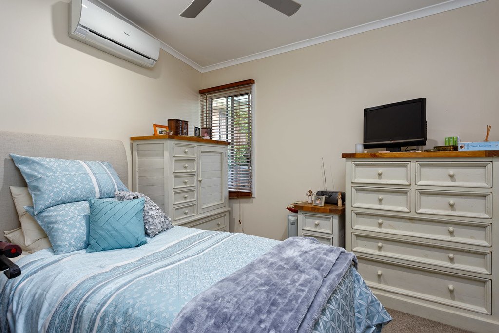 18 Dalkeith Avenue LAKE ALBERT 12