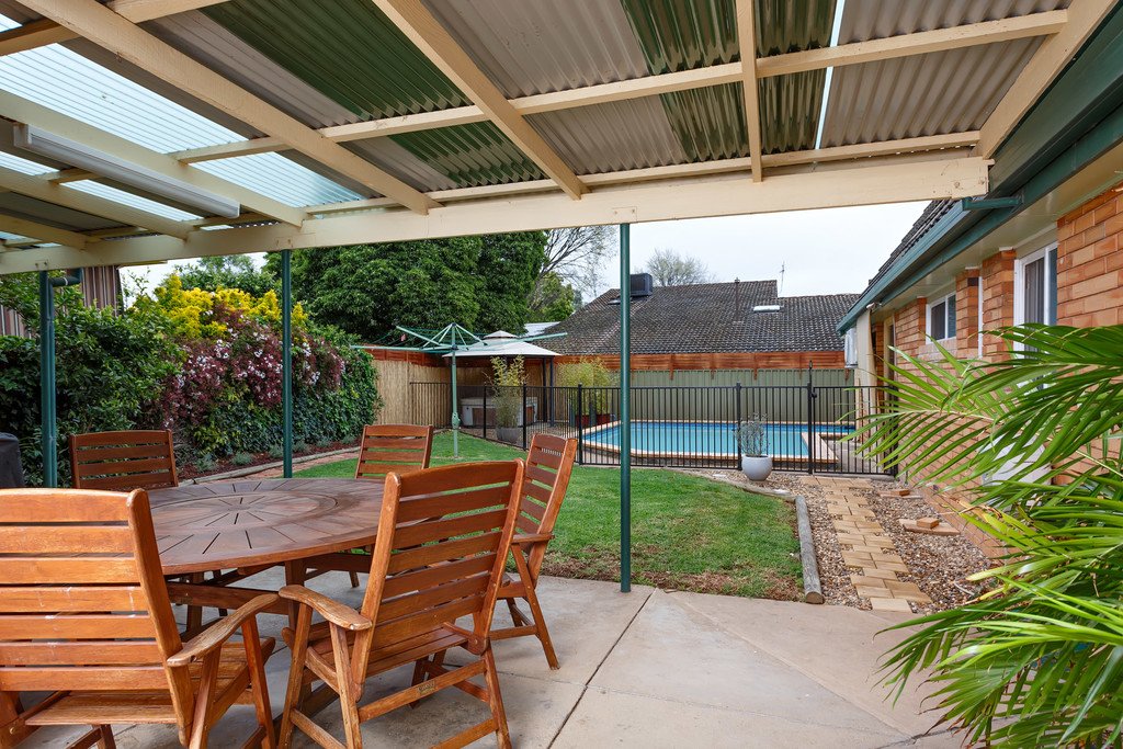 18 Dalkeith Avenue LAKE ALBERT 13