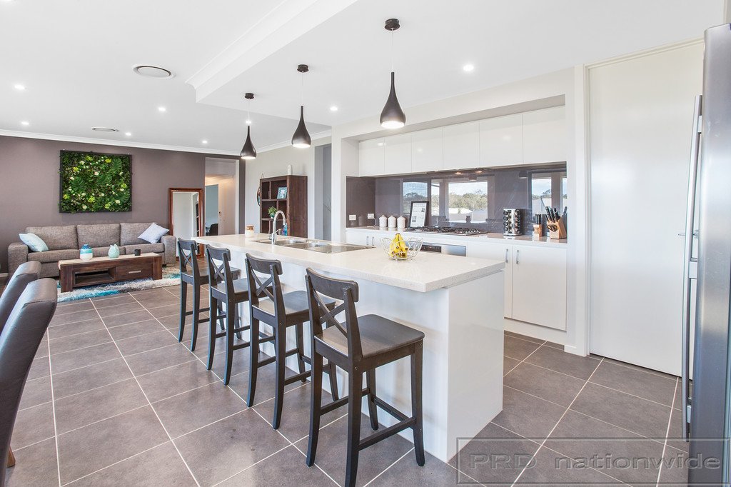 18 Dunnett Av  NORTH ROTHBURY 8