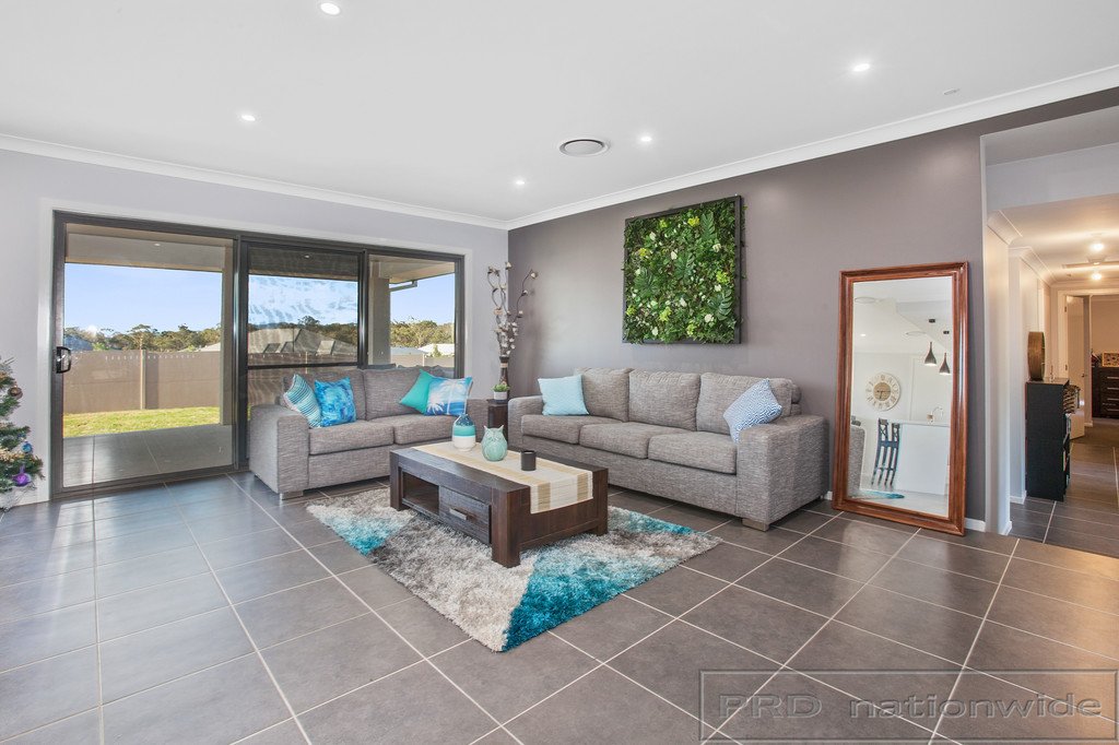 18 Dunnett Av  NORTH ROTHBURY 9