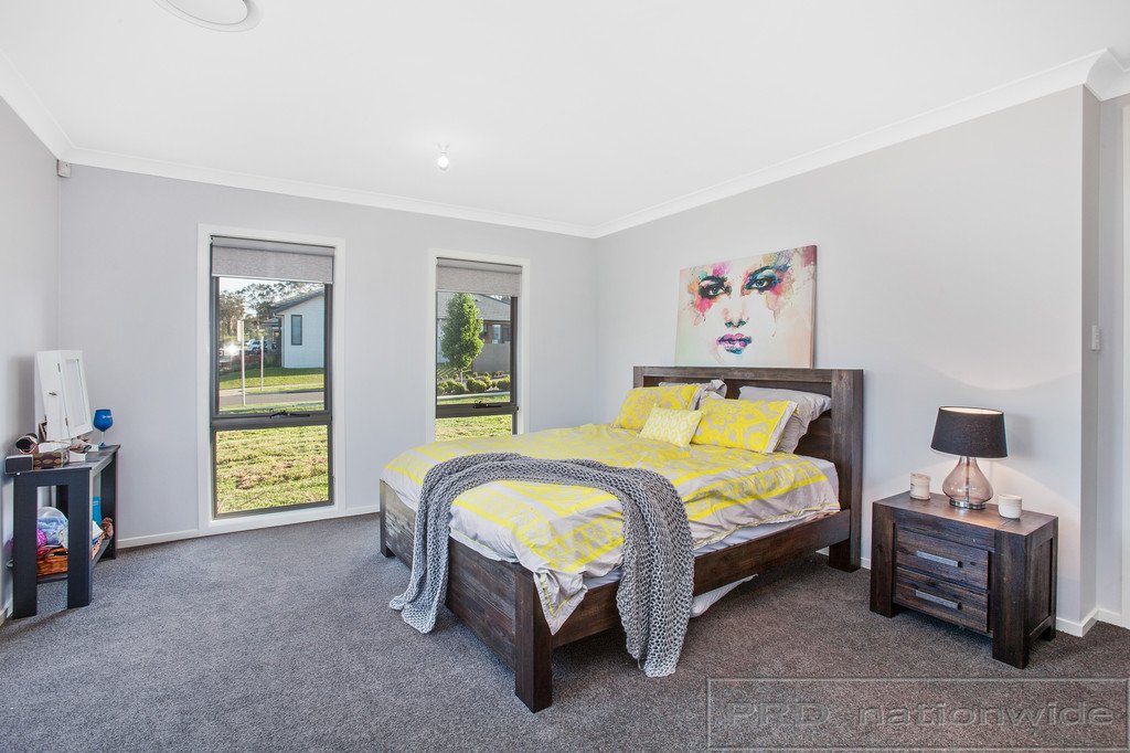 18 Dunnett Av  NORTH ROTHBURY 10