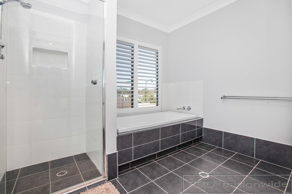 18 Dunnett Av  NORTH ROTHBURY 11