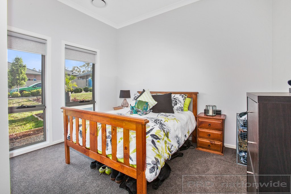 18 Dunnett Av  NORTH ROTHBURY 12