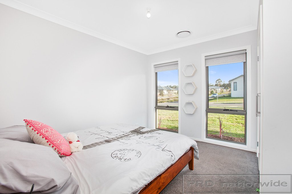 18 Dunnett Av  NORTH ROTHBURY 13