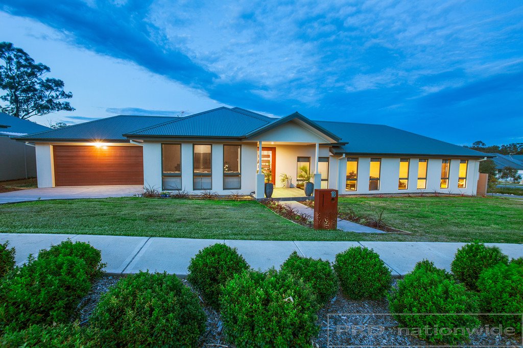 18 Dunnett Av  NORTH ROTHBURY 14
