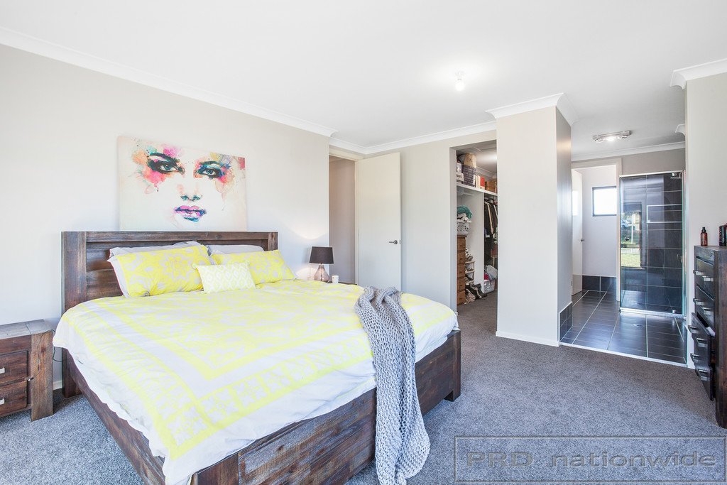 18 Dunnett Av  NORTH ROTHBURY 17