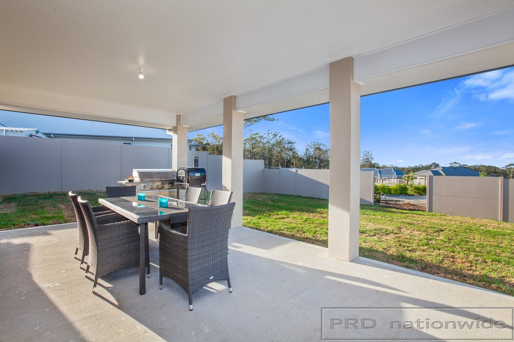 18 Dunnett Av  NORTH ROTHBURY 18