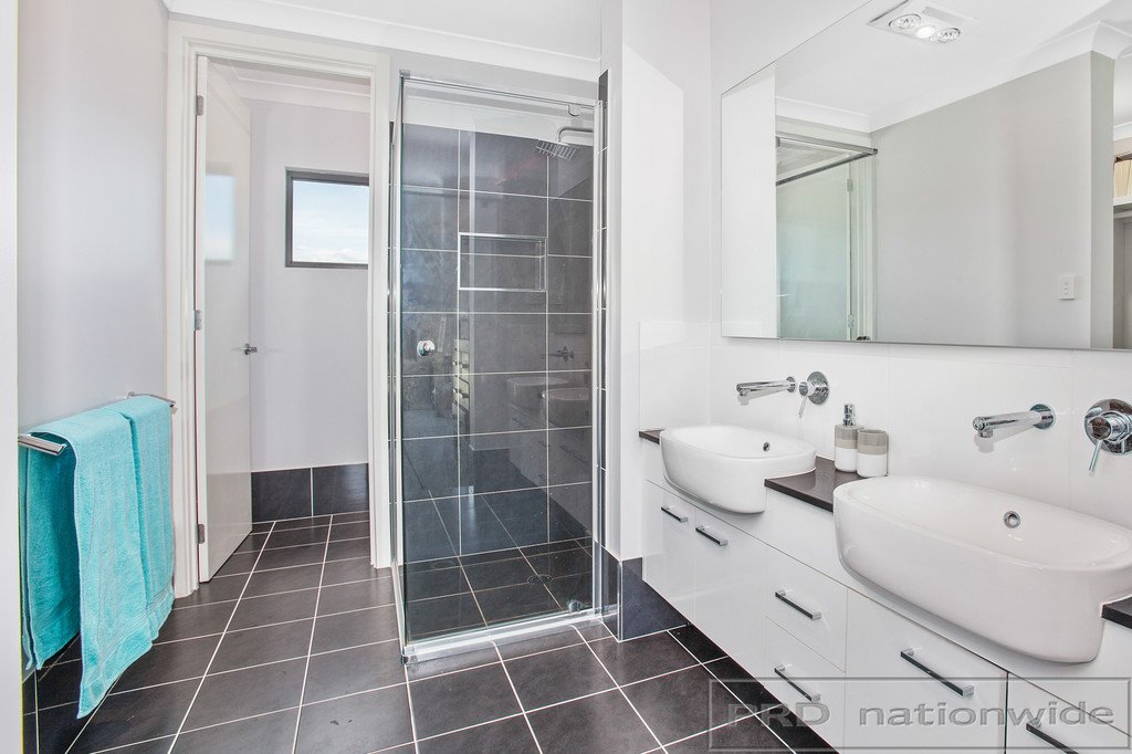 18 Dunnett Av  NORTH ROTHBURY 24