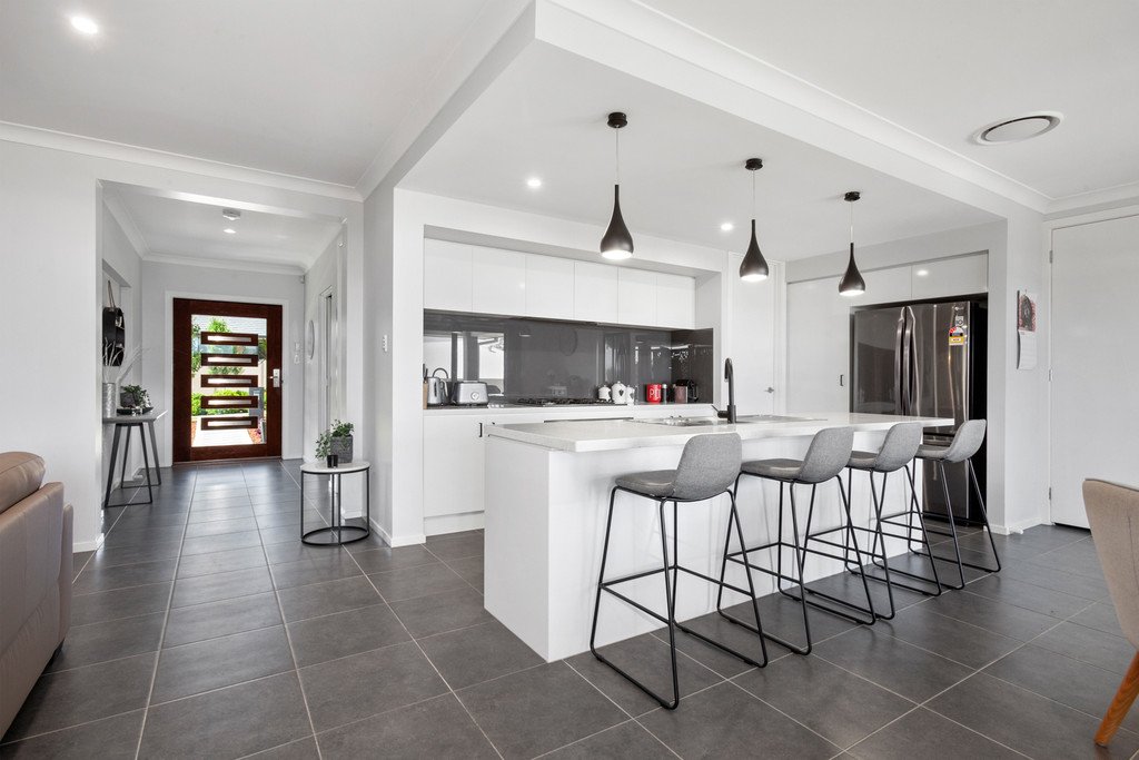 18 Dunnett Avenue NORTH ROTHBURY 8