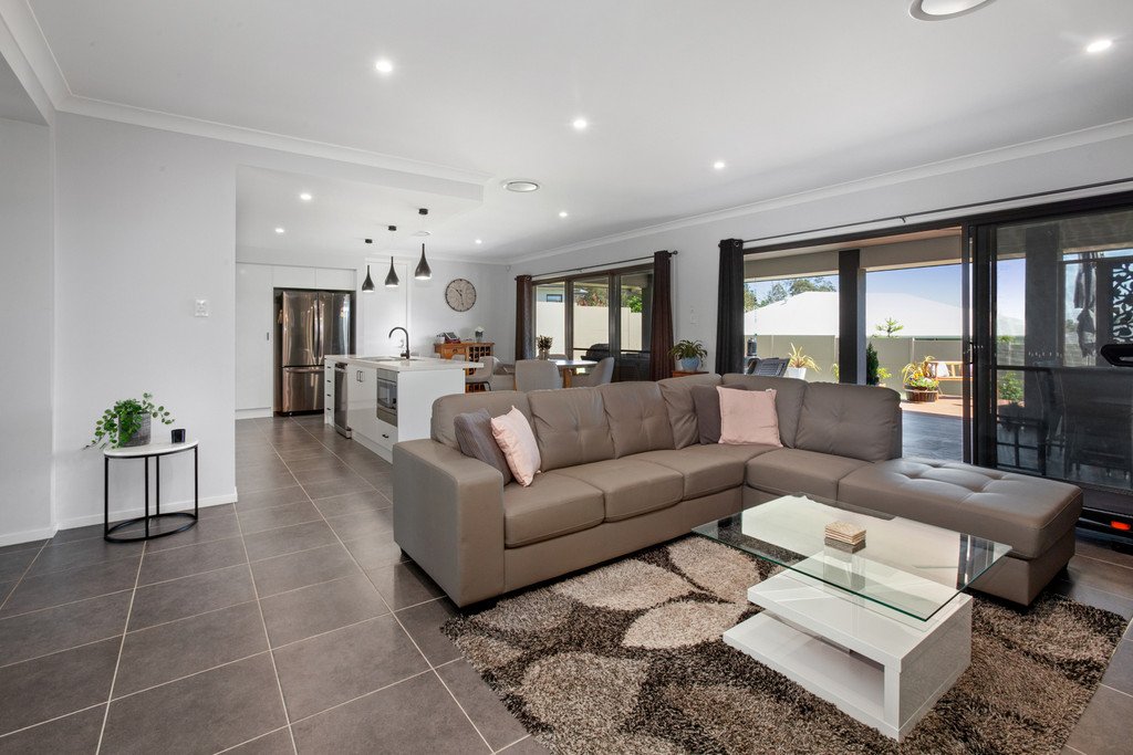 18 Dunnett Avenue NORTH ROTHBURY 11