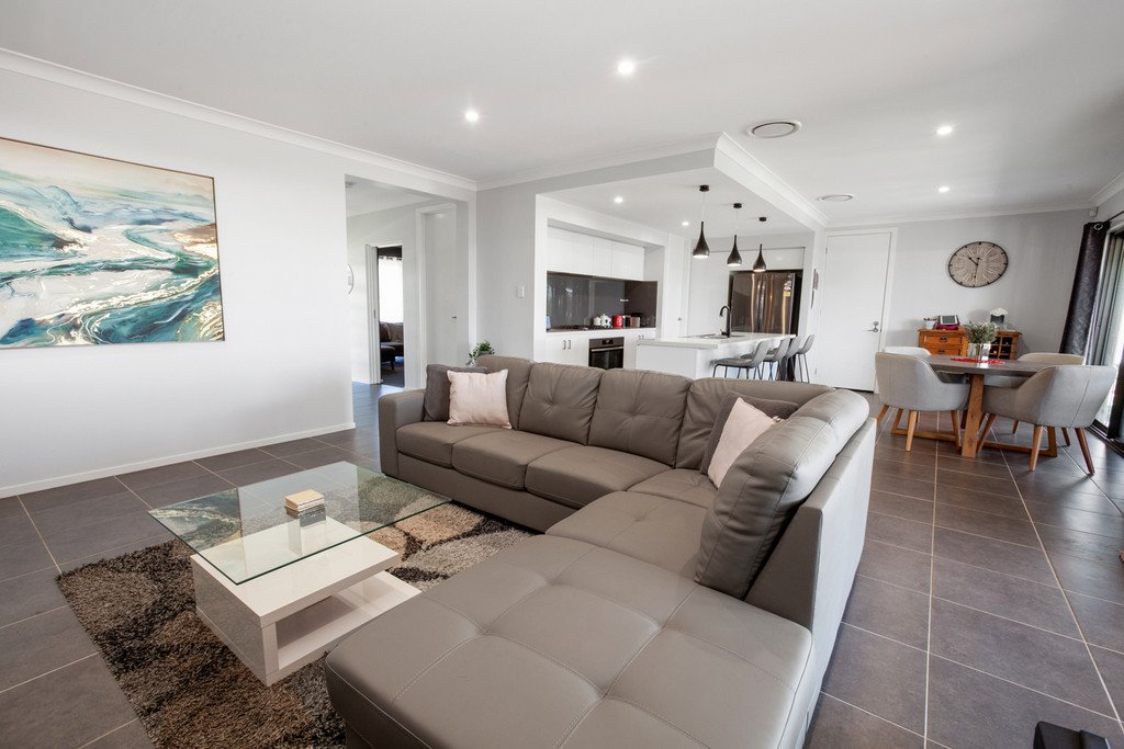 18 Dunnett Avenue NORTH ROTHBURY 12