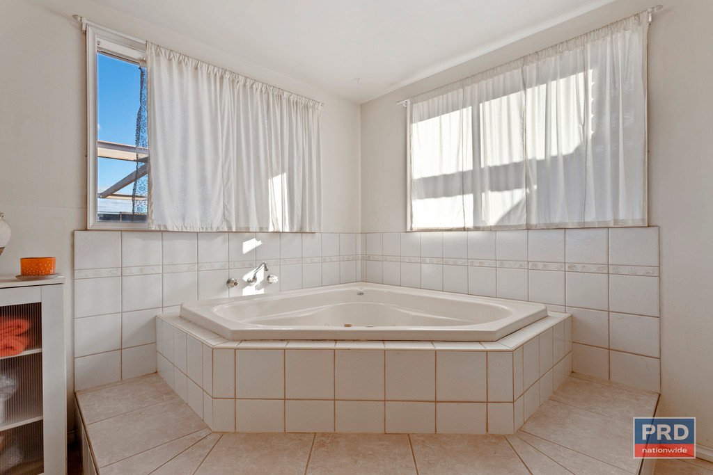 18 Egans Road MARONG 12