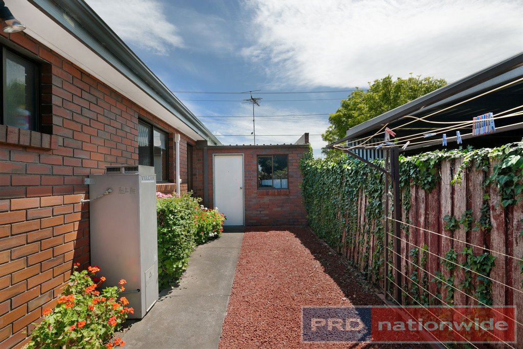 1/8 Eton Street WENDOUREE 11