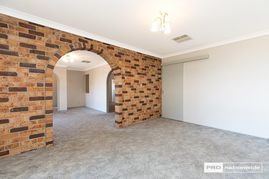 18 Eucalypt Avenue TAMWORTH 5