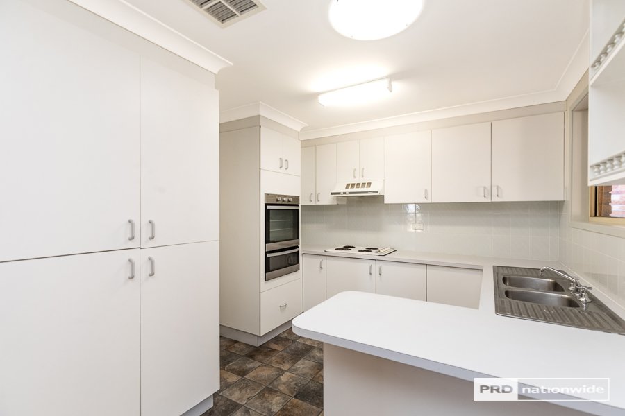 18 Eucalypt Avenue TAMWORTH 8
