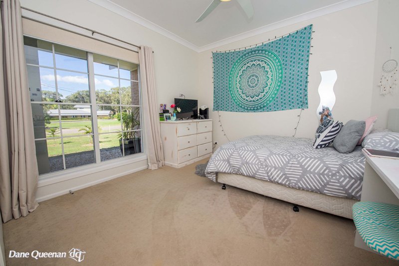 18 Eucalyptus Drive ONE MILE 9