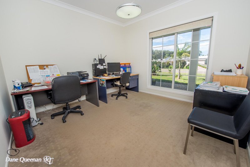 18 Eucalyptus Drive ONE MILE 10