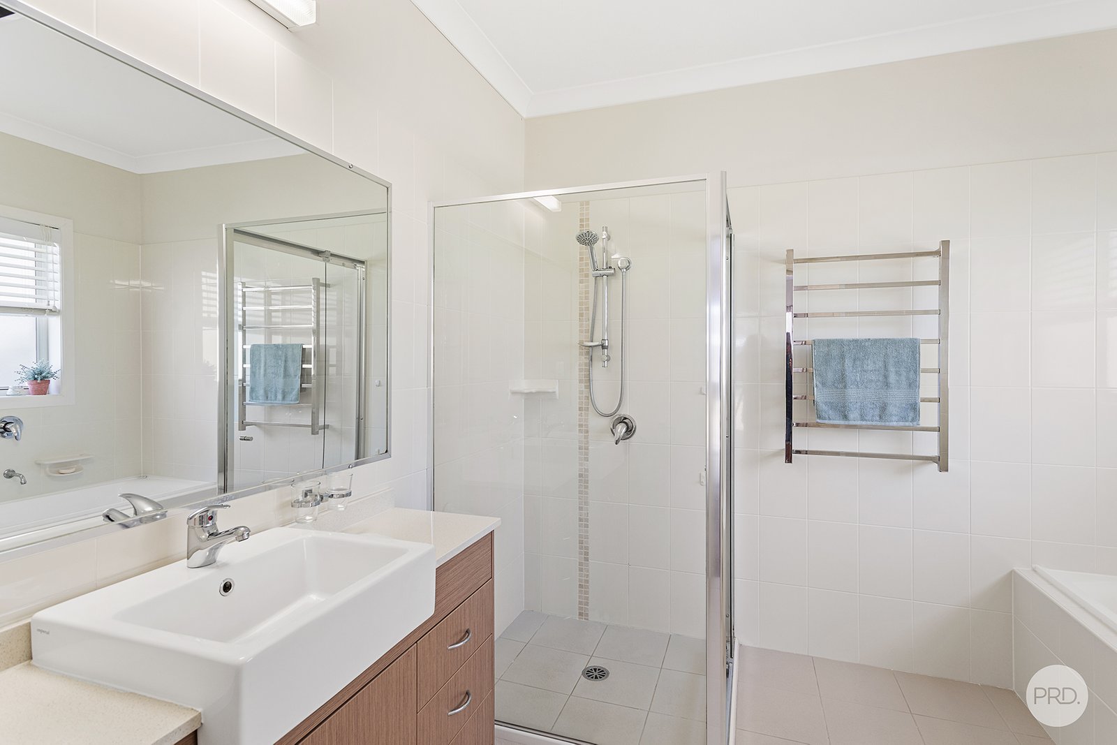 18 Eucalyptus Drive ONE MILE 29