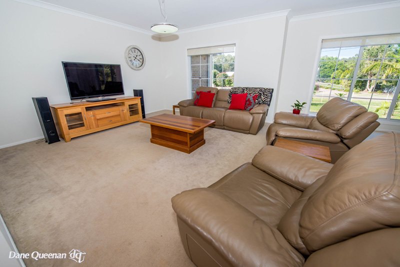18 Eucalyptus Drive ONE MILE 9