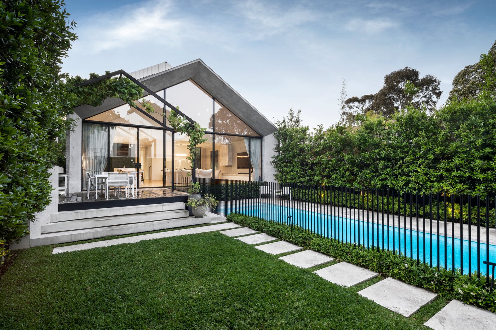 18 Fairbairn Road, Toorak, 3142