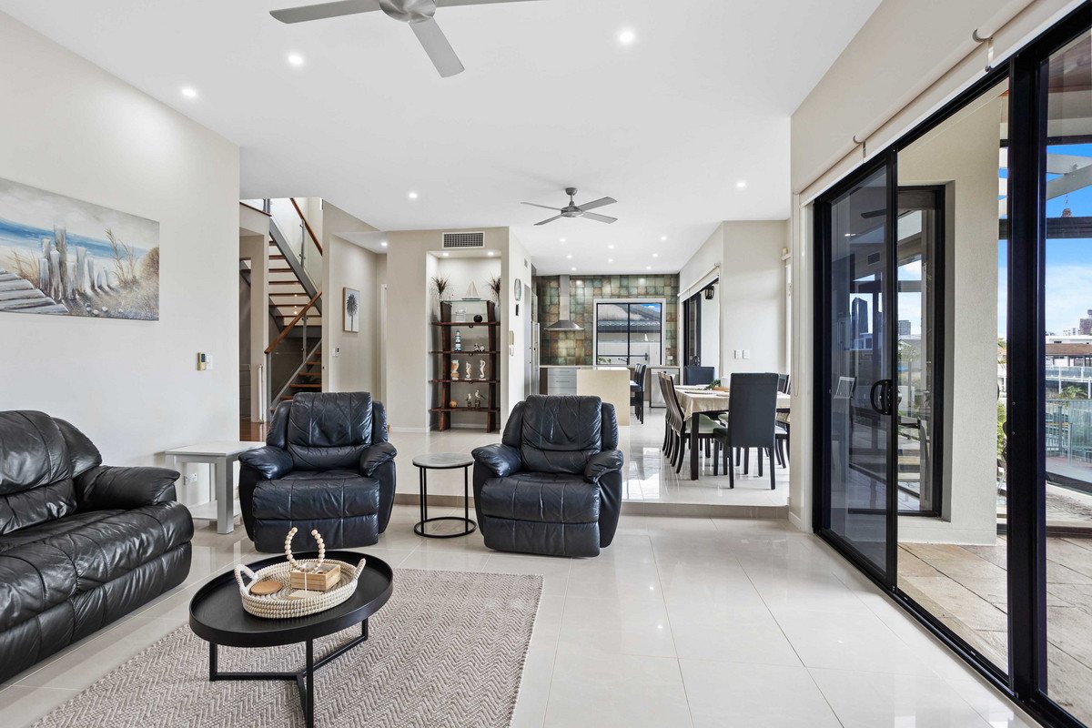 18 Flamingo Key Broadbeach Waters 9