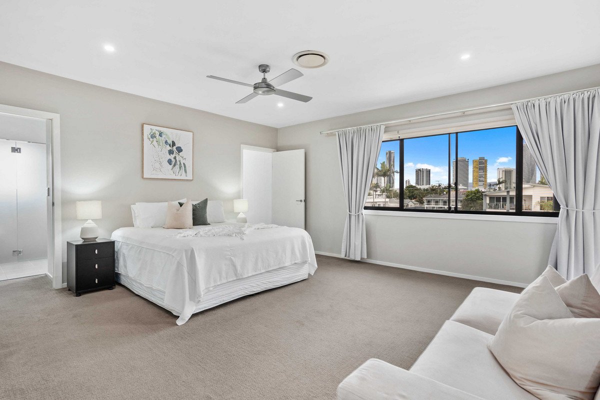 18 Flamingo Key Broadbeach Waters 10
