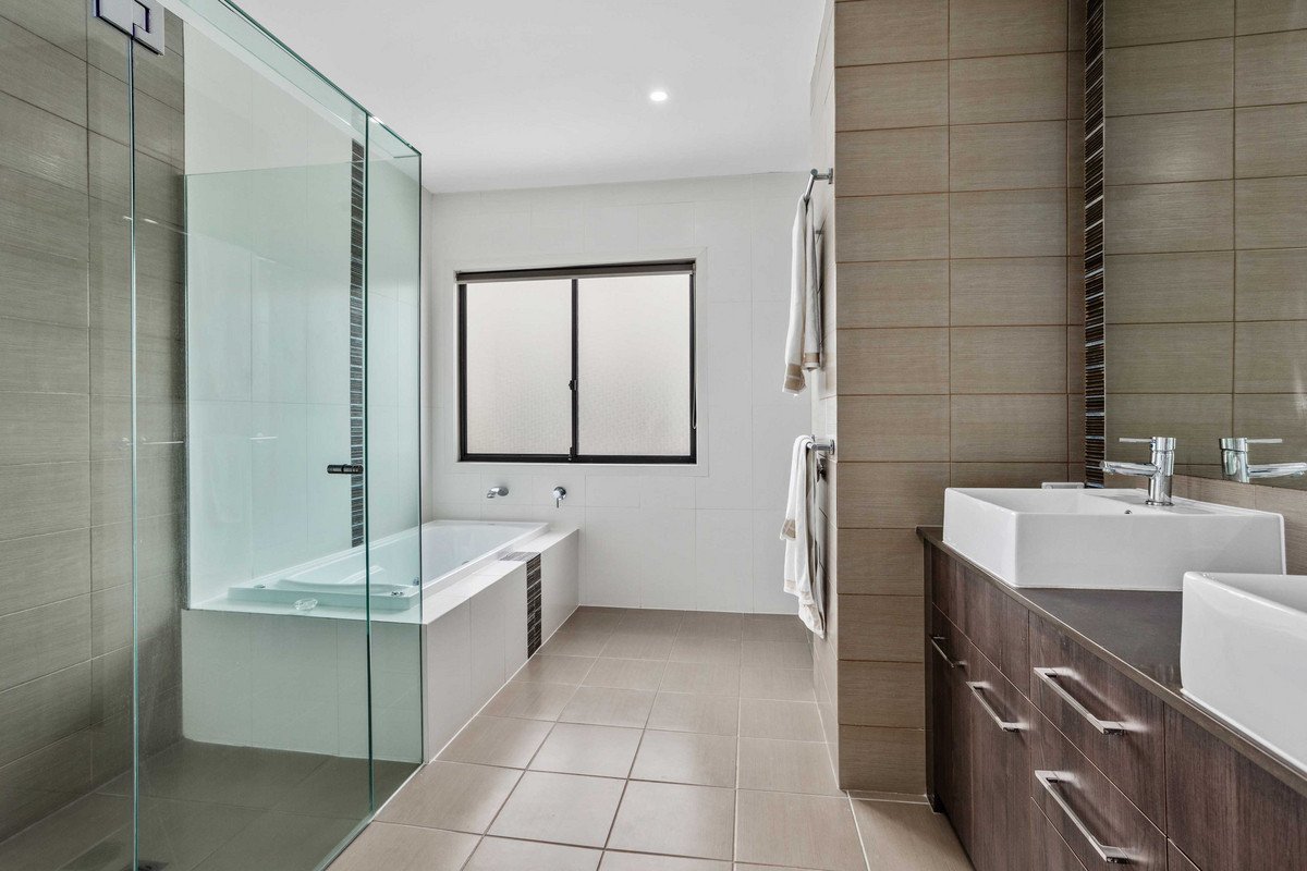 18 Flamingo Key Broadbeach Waters 11