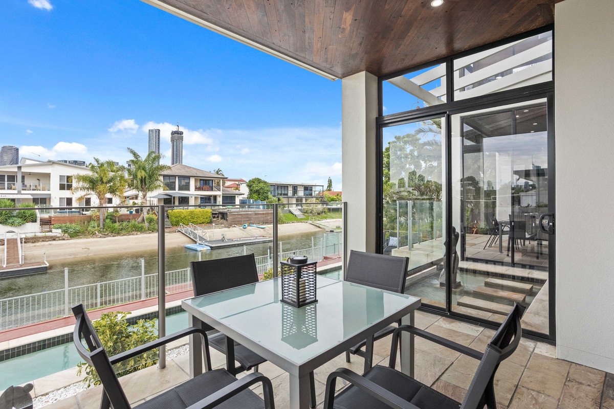 18 Flamingo Key Broadbeach Waters 23