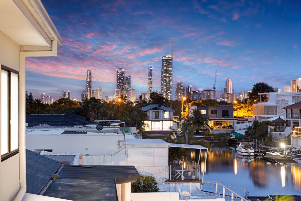 18 Flamingo Key Broadbeach Waters 24