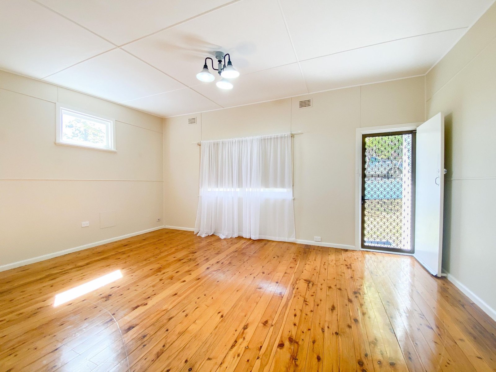 18 Flannel Flower Fairway SHOAL BAY 3