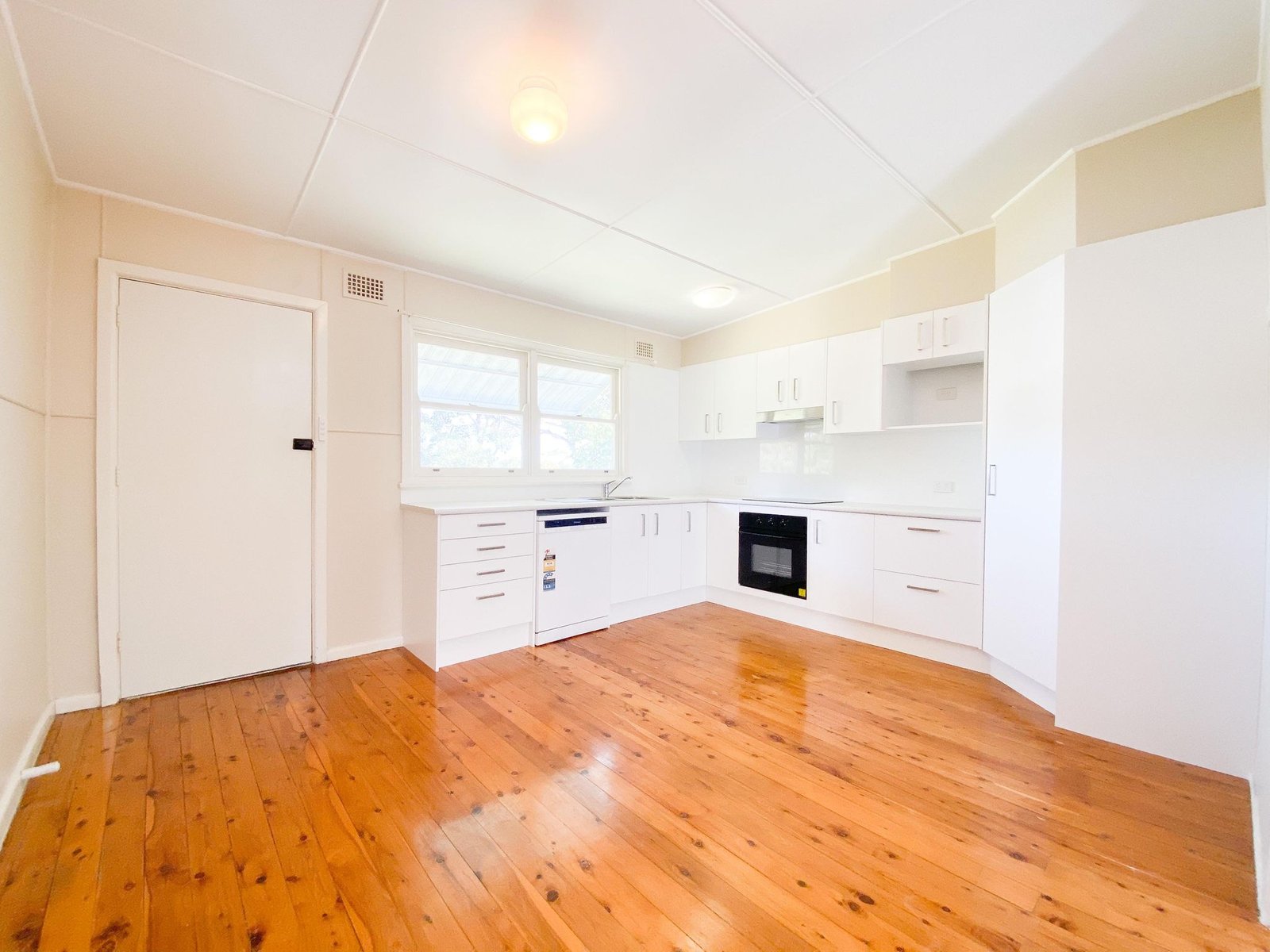 18 Flannel Flower Fairway SHOAL BAY 5