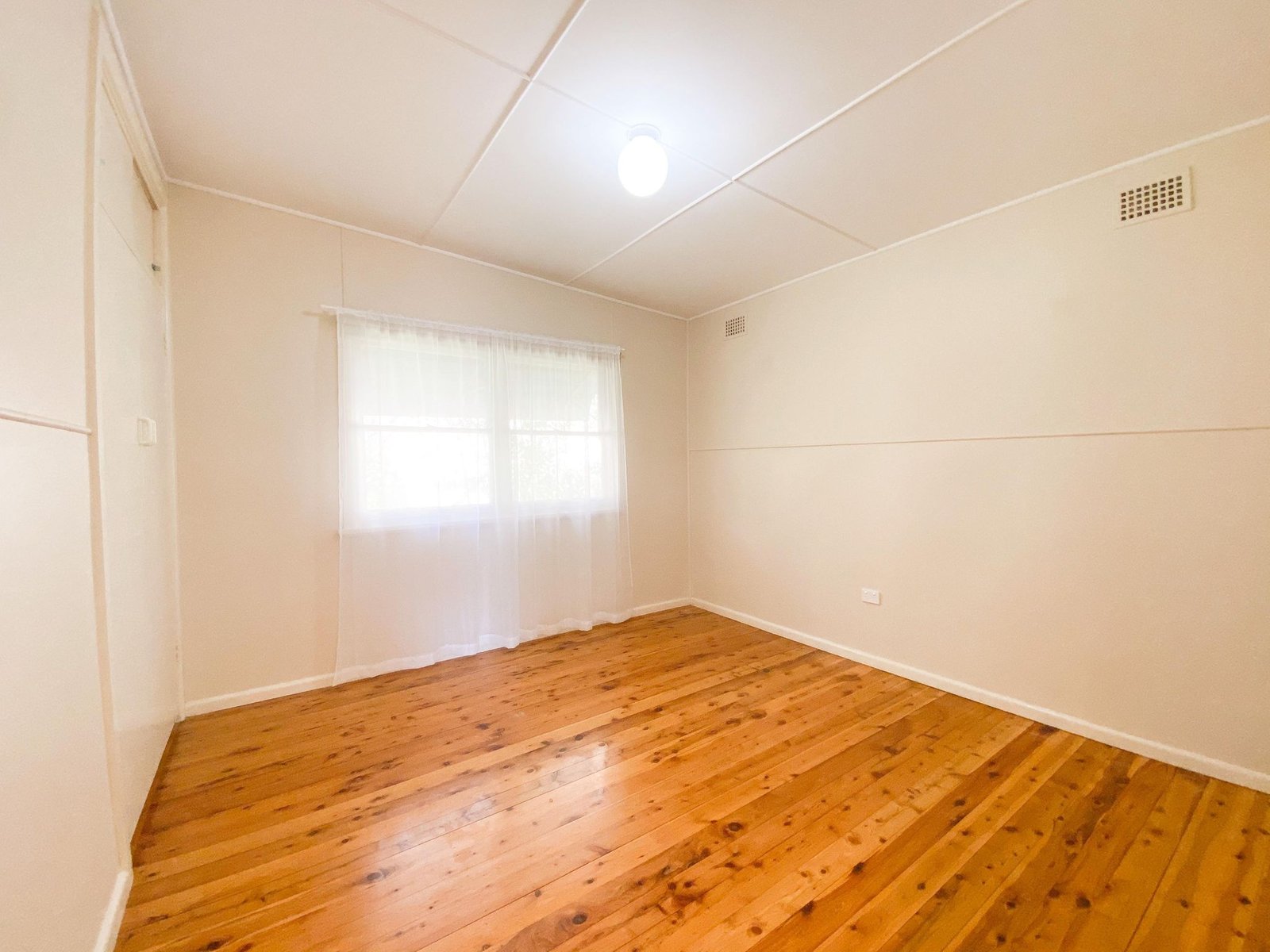 18 Flannel Flower Fairway SHOAL BAY 8