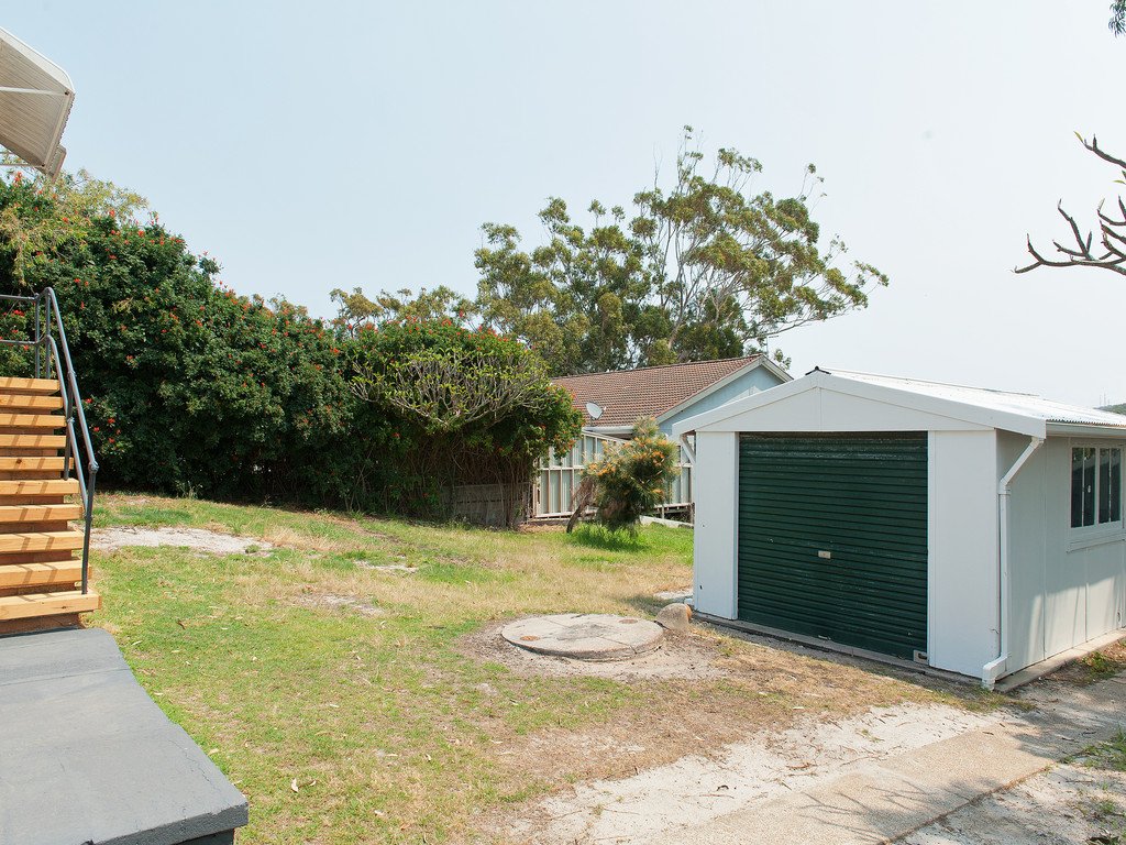 18 Flannel Flower Fairway SHOAL BAY 16