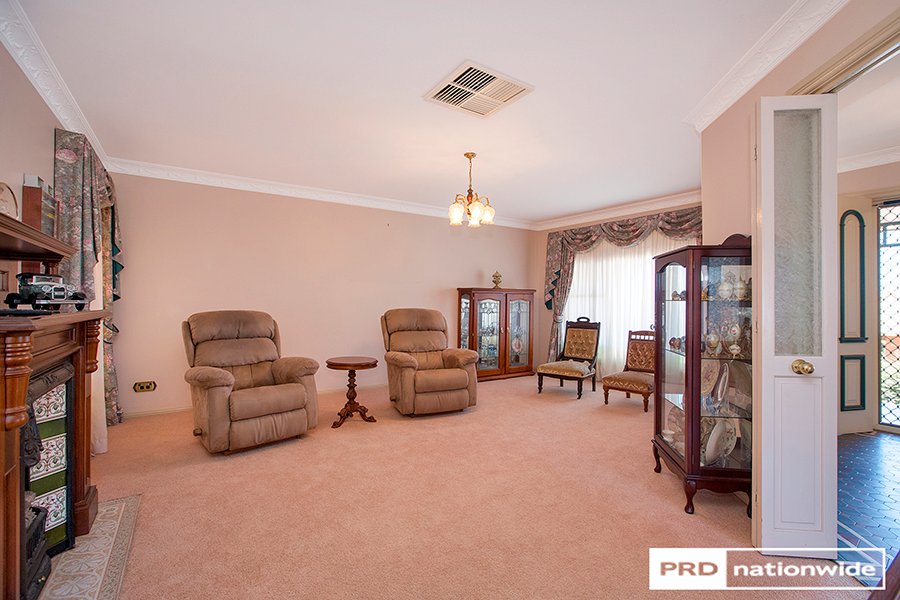 18 Ford Street TAMWORTH 4