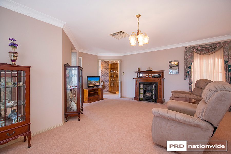 18 Ford Street TAMWORTH 5